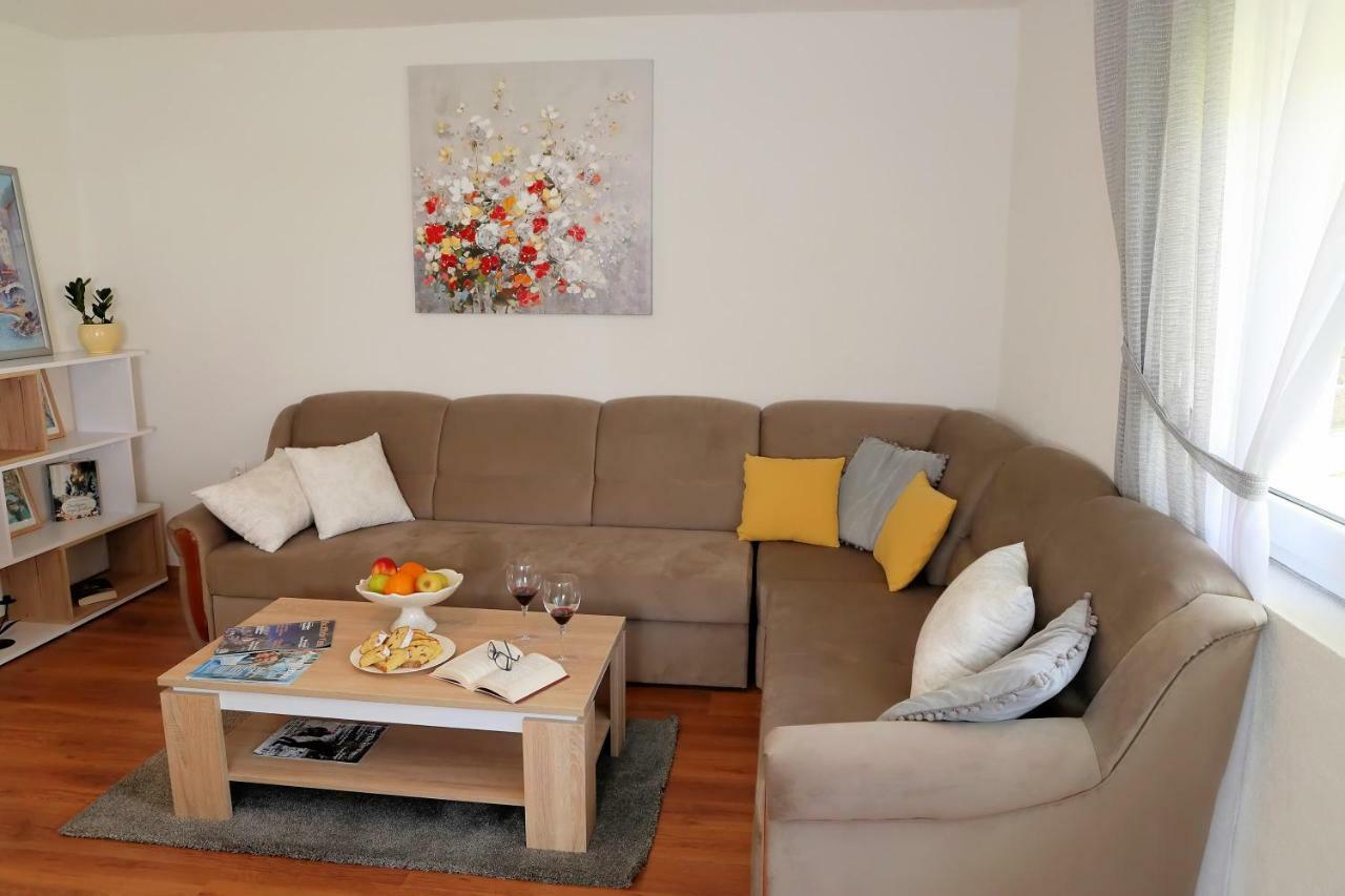 Apartman Sofia Otočac Esterno foto