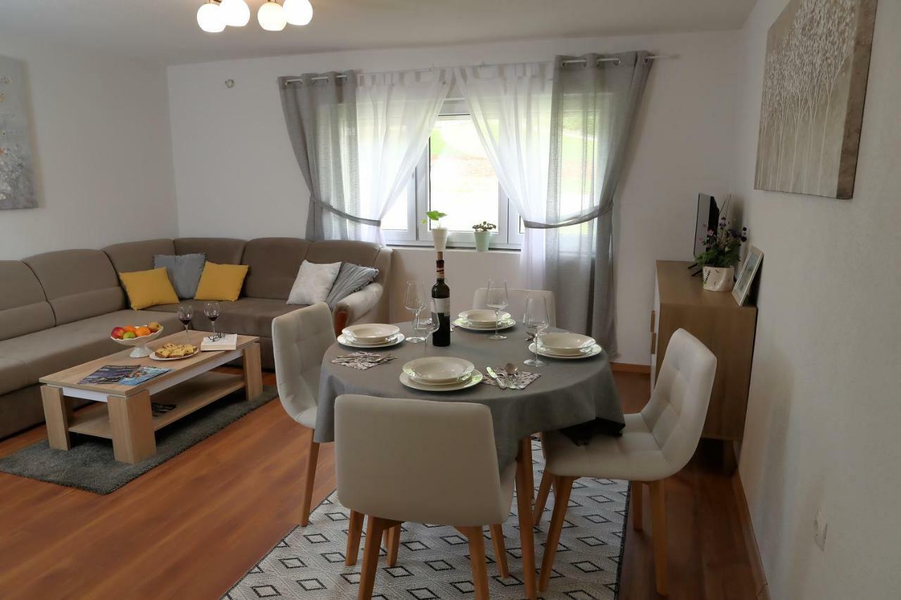 Apartman Sofia Otočac Esterno foto